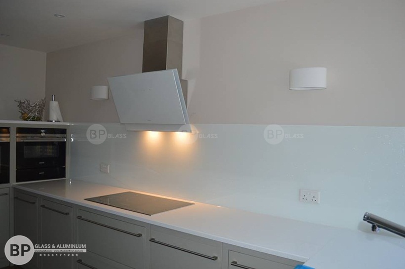 lắp kính ốp bếp nhà anh Quỳnh Xã Đàn 1